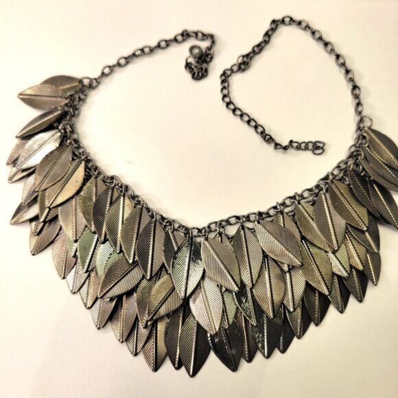 Gunmetal Leaf Dangling Clusters Choker Necklace - Picture 3 of 11